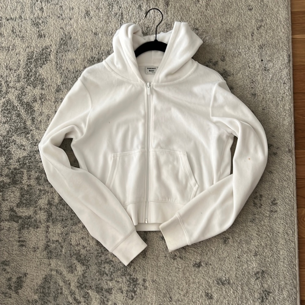 White velour aritzia zip up hoodie